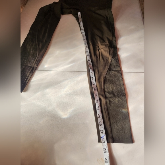 Lululemon Leggings Green Womens Size 8 Floral Perforated Mid Rise - Picture 7 of 7